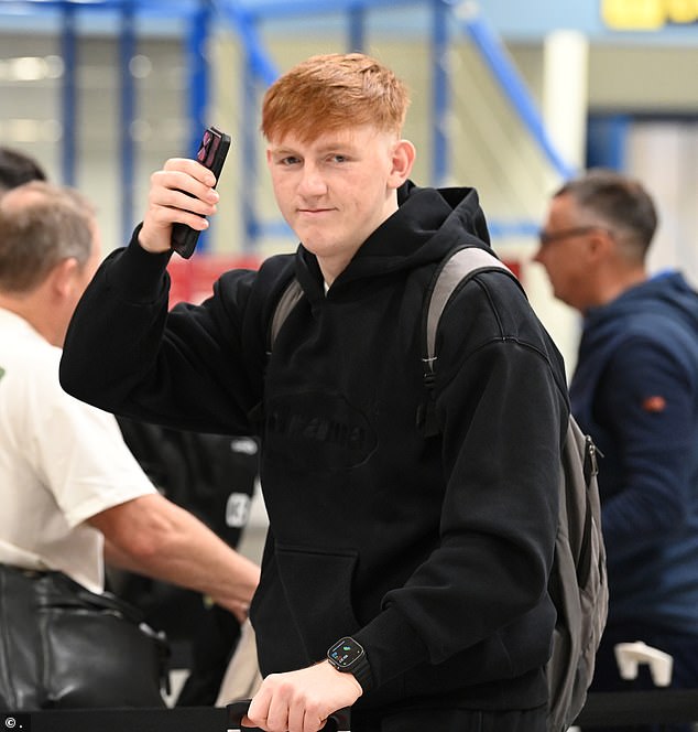 The Twitch streamer and YouTuber, known as Angry Ginge 23, checked in at the Emirates First Class desk as he prepared to board a flight after Shona