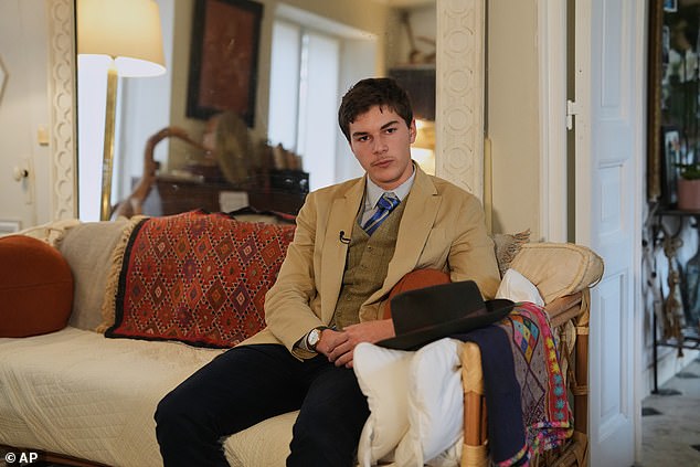 Delvaux said he understood why internet users assumed he was a detective