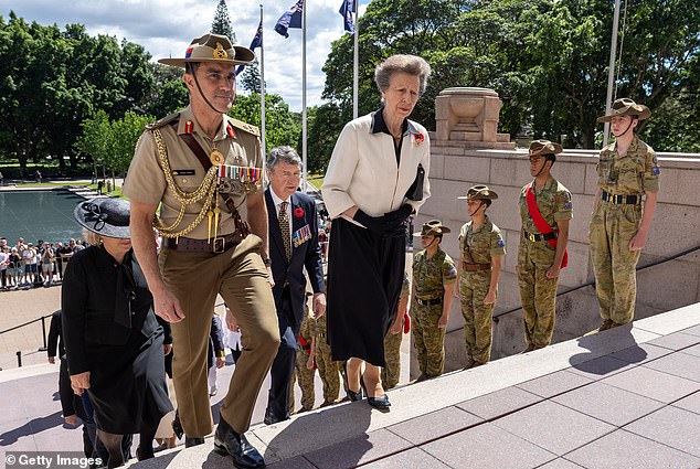 Along with carrying a clutch bag under her arm, the royal also wore a red poppy, a global symbol of respect to the armed forces community, and a golden wreath brooch