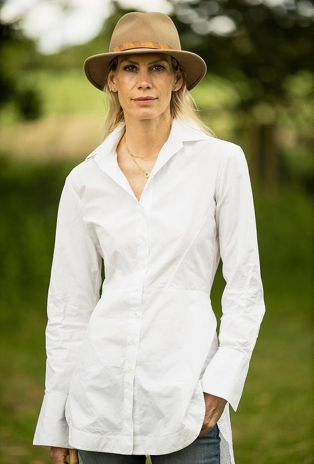 Charlotte called in Amaryllis Fraser, a 50-year-old former Vogue model-turned-psychic medium, who refers to herself as an ¿upmarket cleaning lady¿