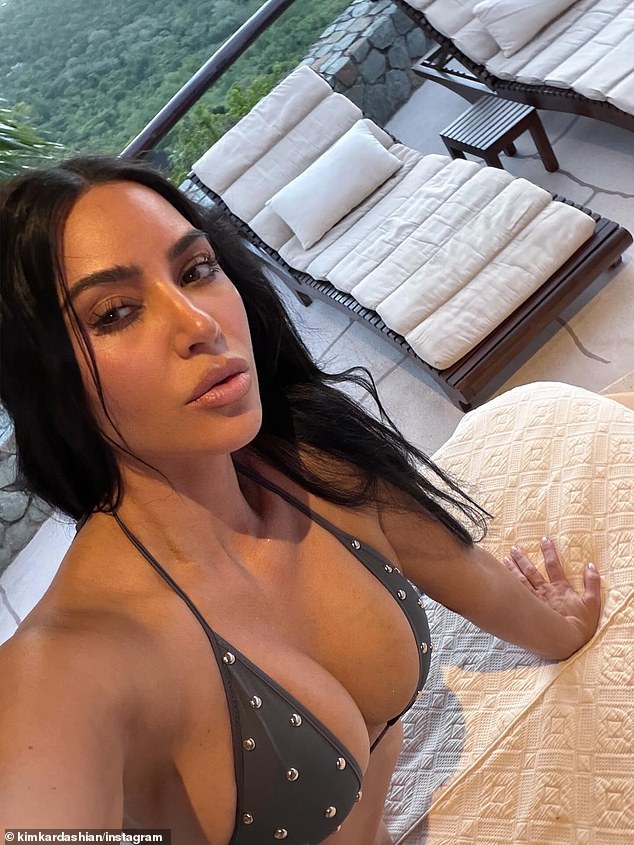 She made no mention of the disappointment, only captioning the post with a palm tree emoji