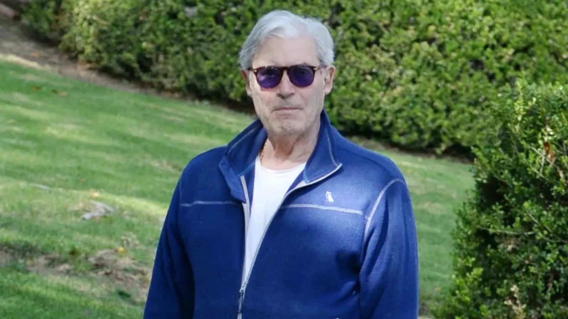 80s movie heartthrob, 79, is unrecognizable on dog walk in LA 42 years after acting career stalled