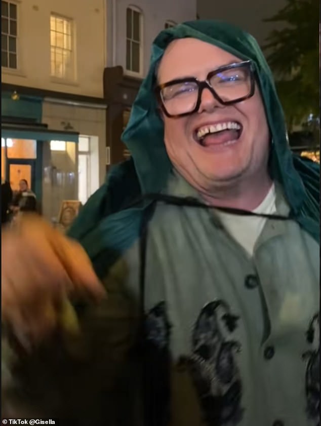 One partygoer took to TikTok, to share a video of Alan jokingly yelling: 'F*****g Faithfuls!' to those who had stopped him to take a photo