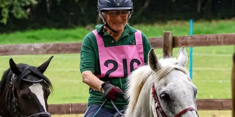 Estate agent dies after fall from horse during race as friends pay tribute to 'competitive & kind-hearted' woman