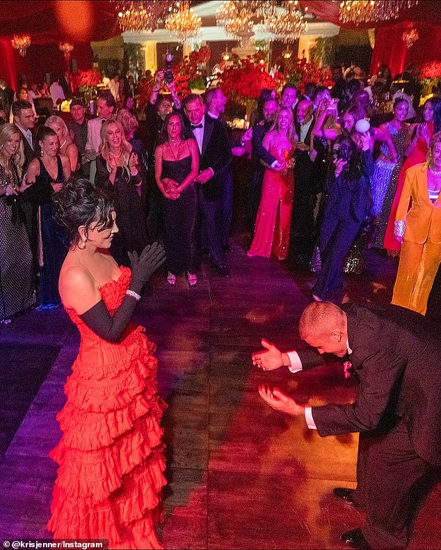 The celebrated momager also shared a photo of herself dancing up a storm with singer Justin , who gave her a respectful bow on the dance floor