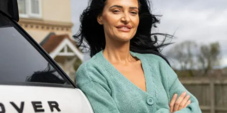 Benefits influencer reveals she is getting a PA to ‘deal with stress' so she can 'level up' & shares boob job plans