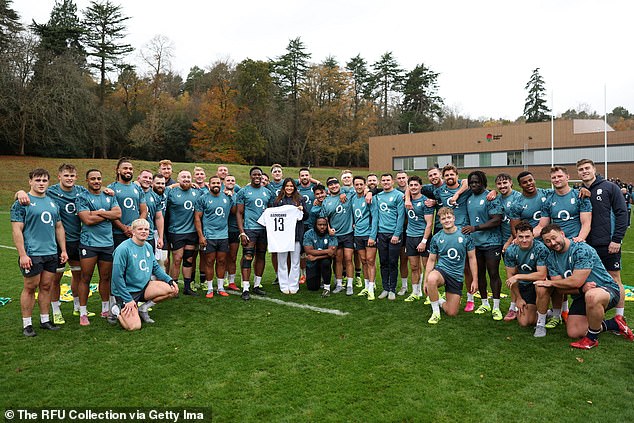 She posed for a picture with the players ahead of their match against New Zealand on Saturday