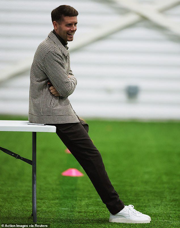 The Brighton boss offered input on substitutes as Borthwick reverted to his Bomb Squad