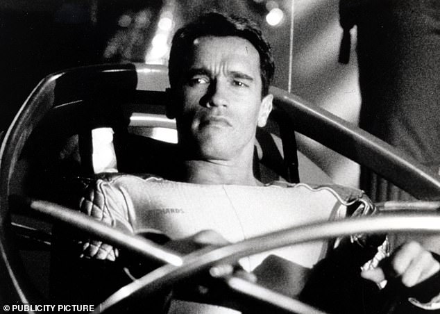 Arnold Schwarzenegger 's original movie, was released in 1987, was based on the novel by Stephen King, under the pseudonym Richard Bachman, and has gained cult status