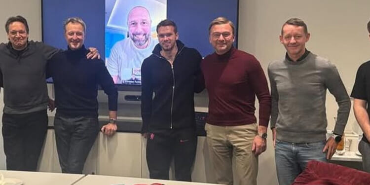 Banned Chelsea star Mykhailo Mudryk shows off new look in rare snap