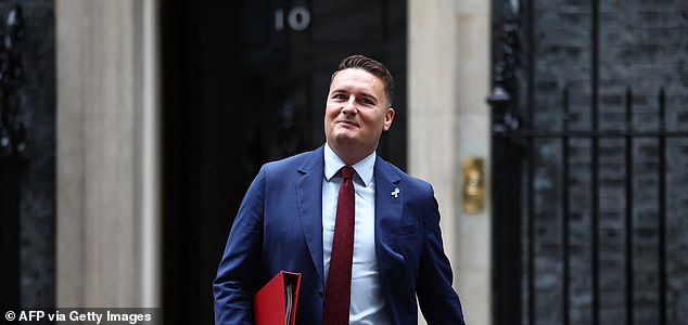 (FILES) Britain's Health Secretary Wes Streeting leaves 10 Downing Street in central London on October 14, 2025, having attended a meeting of the cabinet. Wes Streeting, the UK health minister, was on November 12, 2025 forced to repeatedly deny he planned to oust Prime Minister Keir Starmer, hours after sources said the premier would fight off any leadership challenge despite plummeting poll ratings. "I'm not going in to demand the prime minister's resignation," Streeting told british media. "I support the prime minister. I have done since he was elected leader of the Labour Party." (Photo by HENRY NICHOLLS / AFP) (Photo by HENRY NICHOLLS/AFP via Getty Images)