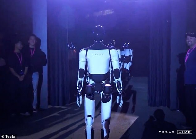 The trillionaire has plans to launch Optimus in 2026, each retailing for $20,000 to $30,000