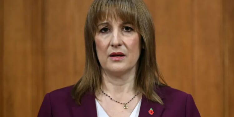 Under-pressure Rachel Reeves BOOED at business awards bash at swanky London hotel as fury grows ahead of Budget