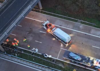 M20 closed after horror crash between van and BMW as commuters hit with major rush-hour delays