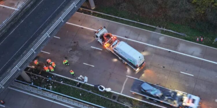 M20 closed after horror crash between van and BMW as commuters hit with major rush-hour delays