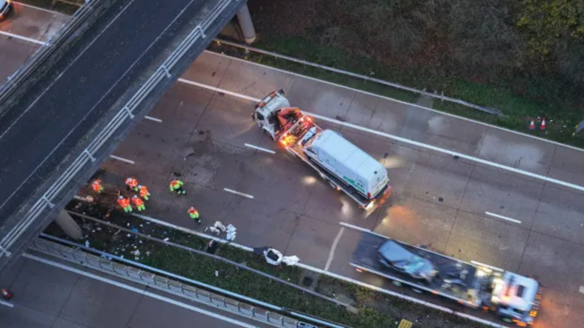 M20 closed after horror crash between van and BMW as commuters hit with major rush-hour delays