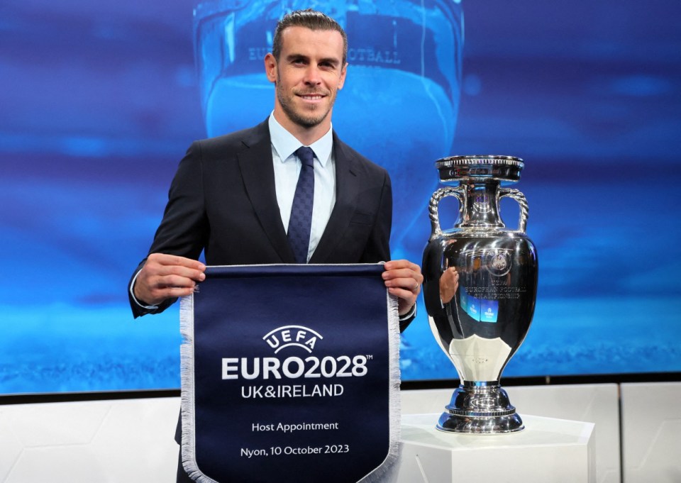 Soccer Football - Euro 2028 & Euro 2032 Hosts Announcement - Nyon, Switzerland - October 10, 2023 UK and Ireland ambassador Gareth Bale poses with the trophy after UK and Ireland are announced as the hosts for Euro 2028 REUTERS/Denis Balibouse TPX IMAGES OF THE DAY