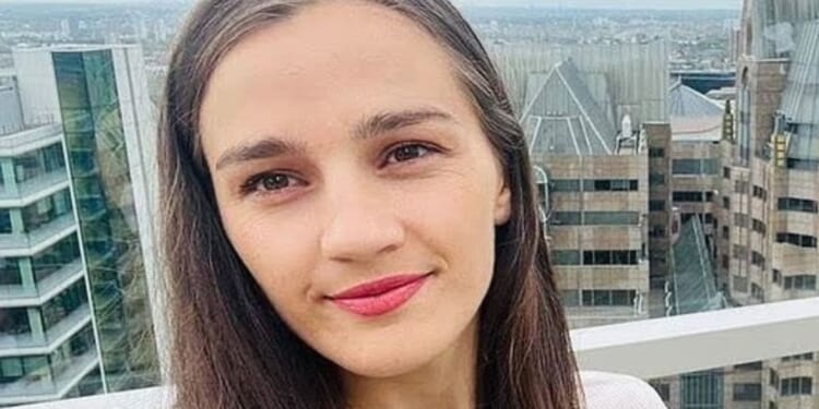 Mum-of-three becomes first female to be extradited from Britain to Albania so she can serve prison sentence