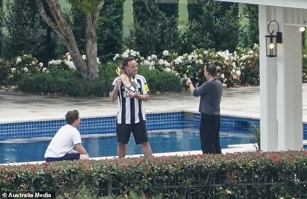 Ant held up a painting of himself during rehearsals