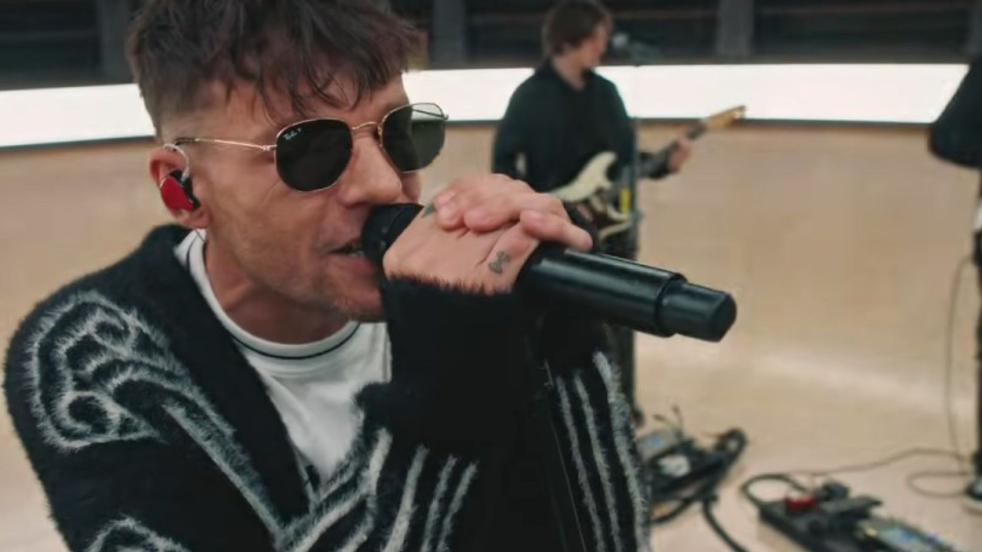 Louis Tomlinson gives rare insight into romance with girlfriend Zara McDermott with new love song