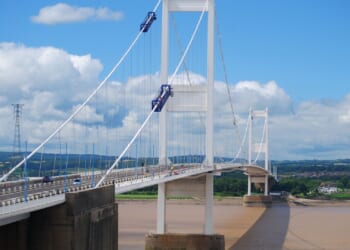 Major UK motorway bridge used by 80,000 Brits every day CLOSED in both directions due to defect