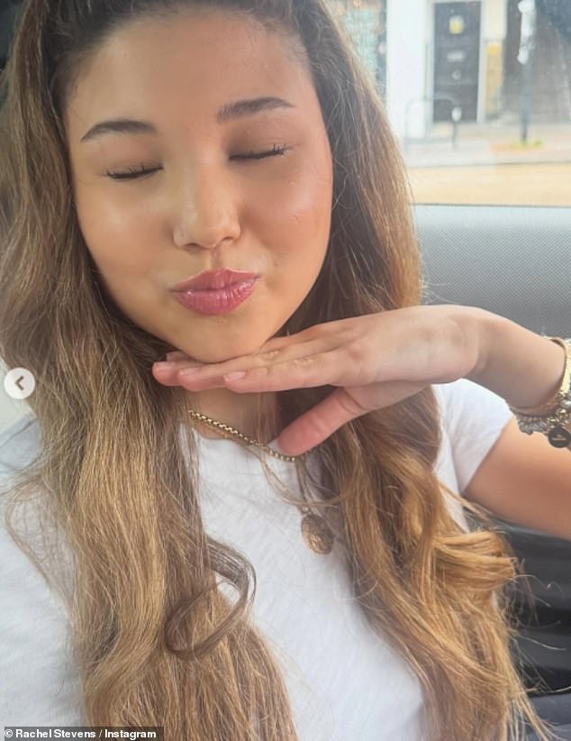 Rachel's daughter bore a striking resemblance to the singer as she posed for the camera