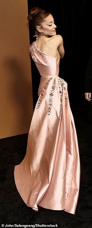 Grande showed off her lithe frame in the chic gown