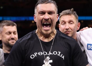 Oleksandr Usyk vacates heavyweight title as boxing rival makes cryptic statement
