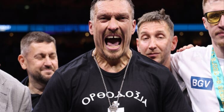 Oleksandr Usyk vacates heavyweight title as boxing rival makes cryptic statement