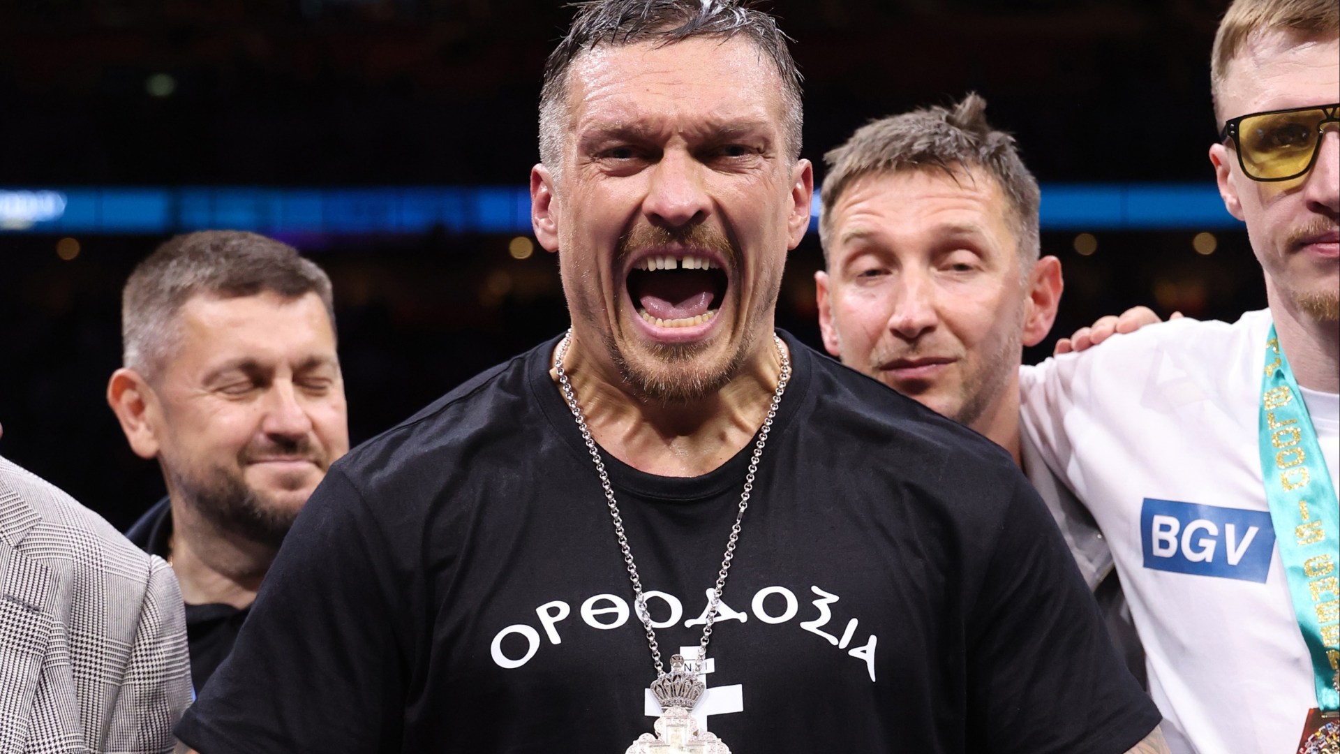 Oleksandr Usyk vacates heavyweight title as boxing rival makes cryptic statement