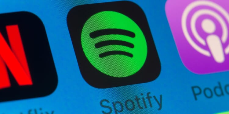 Spotify DOWN as hundreds 'logged out for no reason' and unable to play favourite tracks