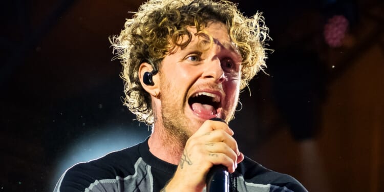 Tom Grennan shares first pic of daughter Dottie