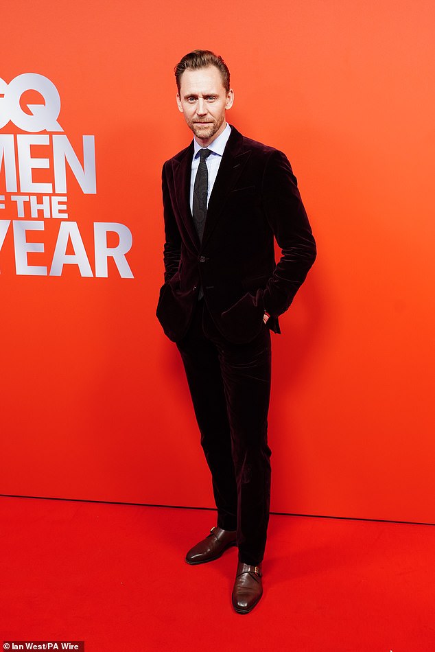 Tom also posed for some serious solo shots on the red carpet