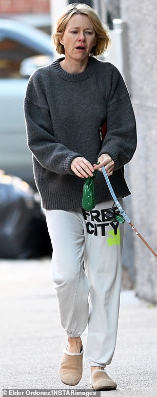 By contrast, Watts and Schreiber retained such an amicable co-parenting equation that they went into self-isolation together with their children and his girlfriend Taylor Neisen during COVID-19