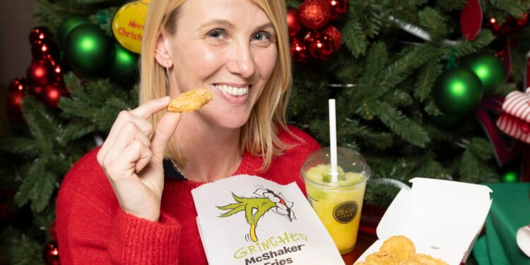 I tried the festive McDonald's menu with TEN new items including adult happy meal and TWO new McFlurry flavours