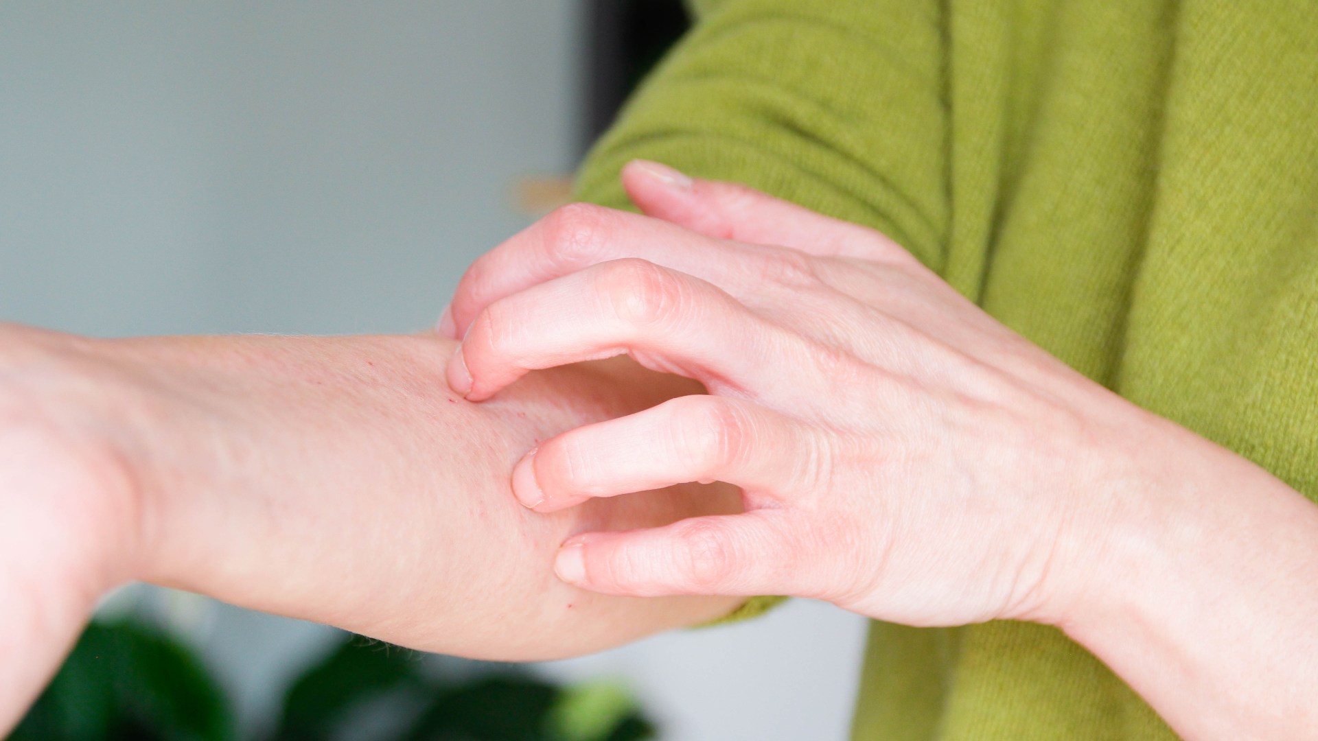 The easy-to-ignore symptom of one of the UK's deadliest cancers you might blame on the freezing temperatures