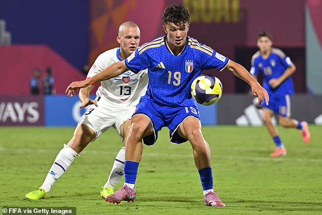 In the past week Italian newspaper Gazzetta dello Sport compared Roma youngster Antonio Arena to Cristiano Ronaldo in terms of his movement on the shoulder of the last defender