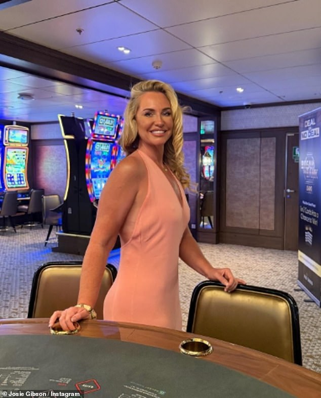 Styling her long blonde tresses in voluminous curls, the TV personality flashed her gorgeous smile as she hit the casino