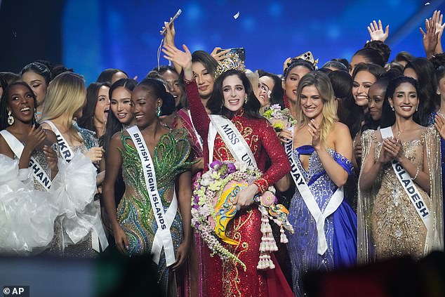 Miss Mexico Fatima Bosch, center, celebrates after winning the 2025 Miss Universe pageant in Nonthaburi, north of Bangkok