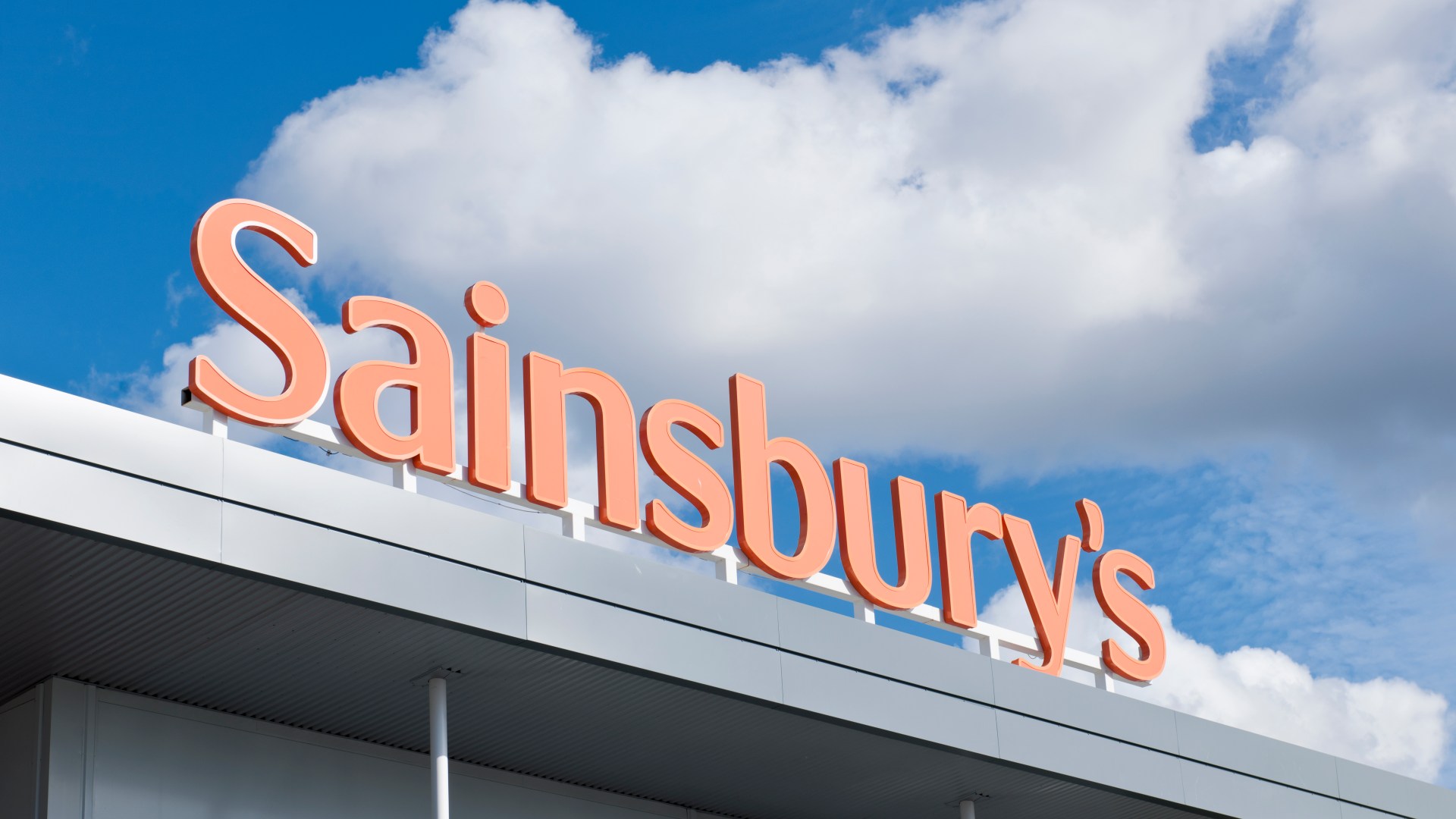 'So elegant & flattering,' shoppers flock to Sainsbury's for stunning festive top that hides mum tums