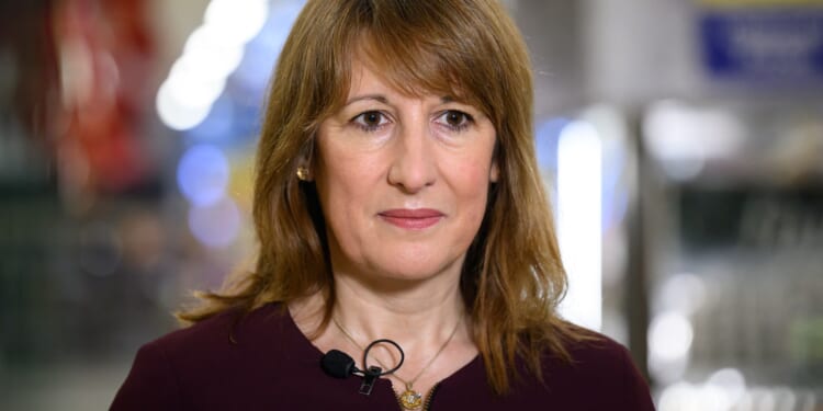 Rogue bosses face Budget crackdown with more 'naming and shaming' over minimum wage breaches