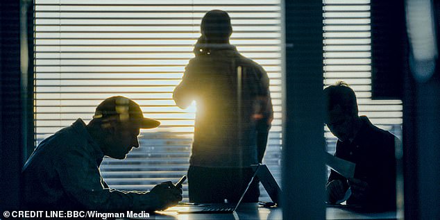 Why Black Swan? Because the ancient Romans thought that black swans weren¿t real and it describes an event no one imagines could occur