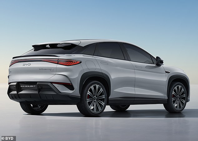 The all-wheel-drive variant offers 385bhp (390kW), a sprint time of 4.5 seconds, maximum speed of 134mph and range of up to 312 miles