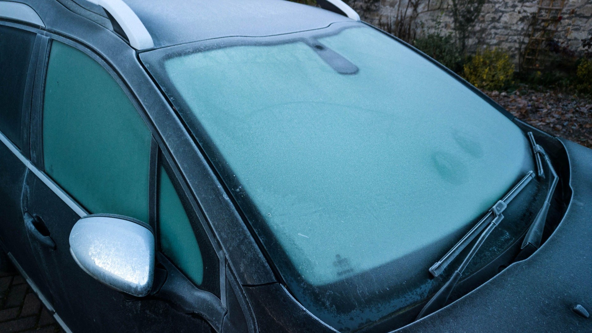 Five cheapest ways to defrost your windscreen WITHOUT wasting any fuel this winter