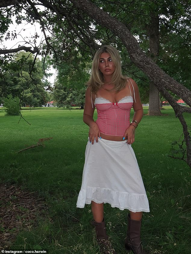 Channelling her famous mum in a striking Victoria¿s Secret¿style look, the young star posed for racy Instagram snaps this week... but can you work out which iconic 90s star she takes after?