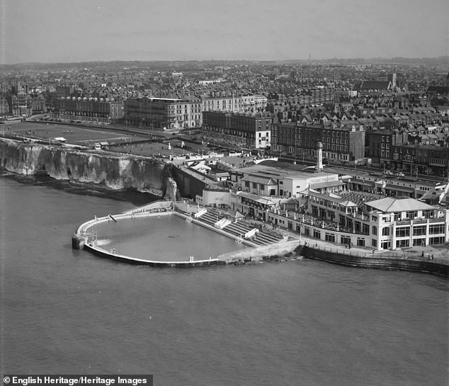 Cliftonville Bathing Pool (Margate Lido), Kent, 1954. Margate's seafront Lido was built in 1926 by John Henry Iles