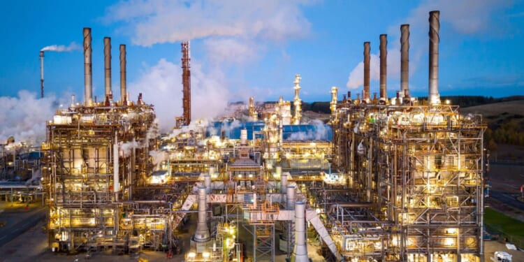 UK 'ghost town' where high street lies abandoned is hit by ANOTHER 'devastating' blow putting 400 jobs at risk