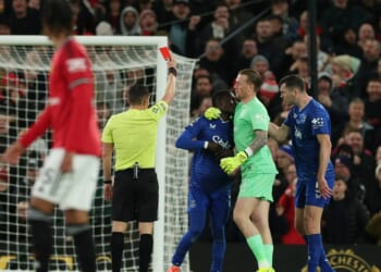 Why was Everton star Idrissa Gueye sent off vs Man Utd?