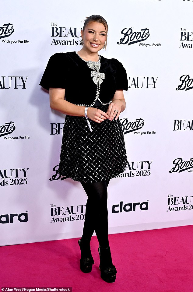 Olivia stunned in a pretty black and silver glittering dress