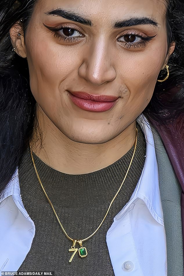 Yesterday she again wore a necklace with the number seven on it